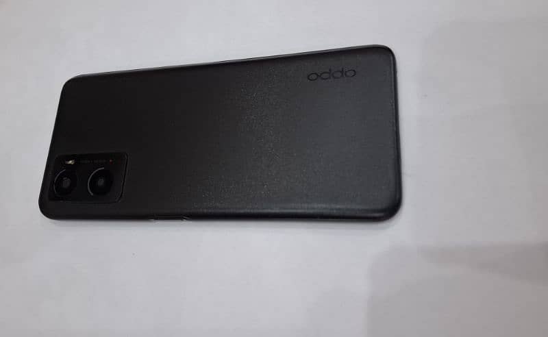 Oppo A76 3