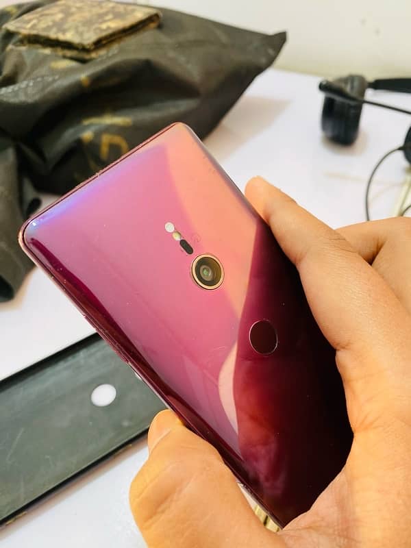 Sony xperia xz3 4