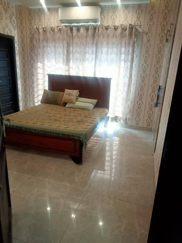 10 Marla Used House Available For Sale In Bahria Town Lahore. 16