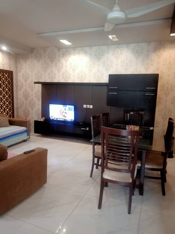 10 Marla Used House Available For Sale In Bahria Town Lahore. 24