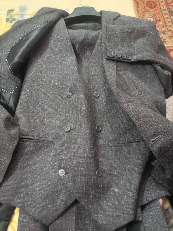 it's 3 piece pent coat. it's new price is 14000 selling price is 3000 10