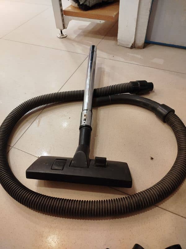 Kenwood Vacuum cleaner 1800W 3