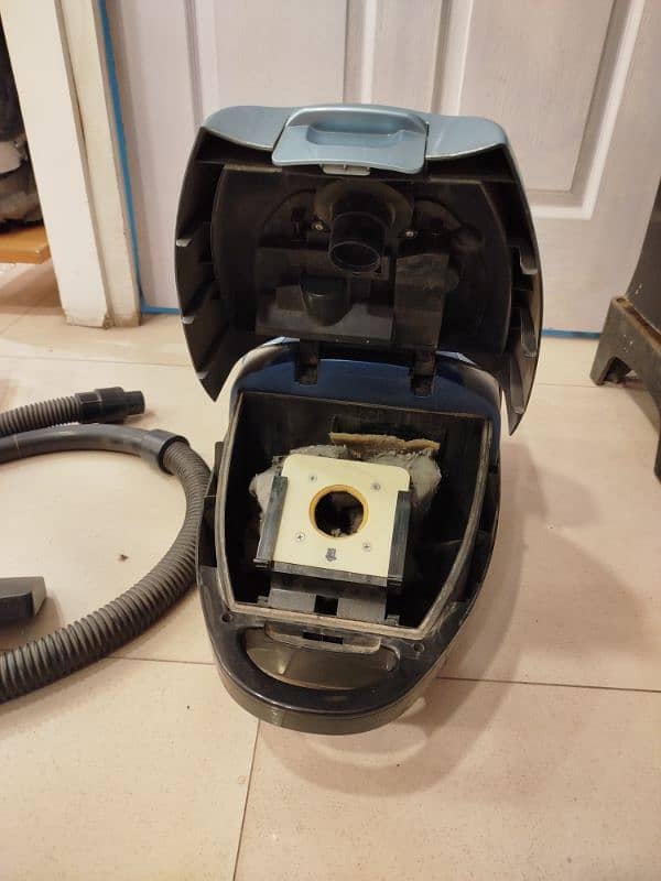 Kenwood Vacuum cleaner 1800W 6