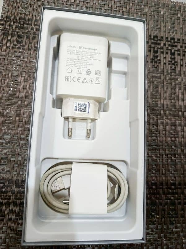 Vivo V29e 5g Version (10/10 Condition) 4