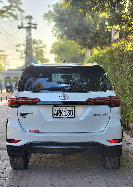 Toyota Fortuner Legender 2023 1