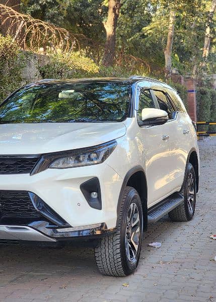 Toyota Fortuner Legender 2023 3