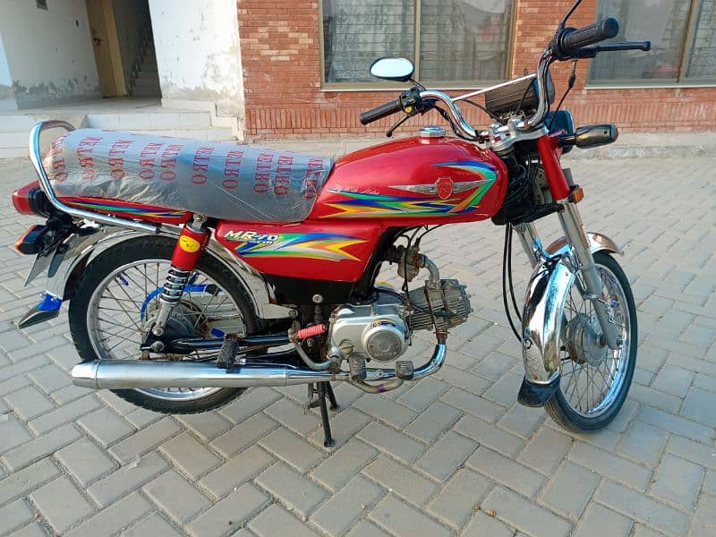 Lush condition bike Metro 70cc mere name pe hai biometric on the spot 2