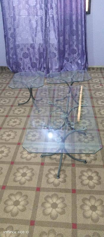 I am selling Centre table and side table 0