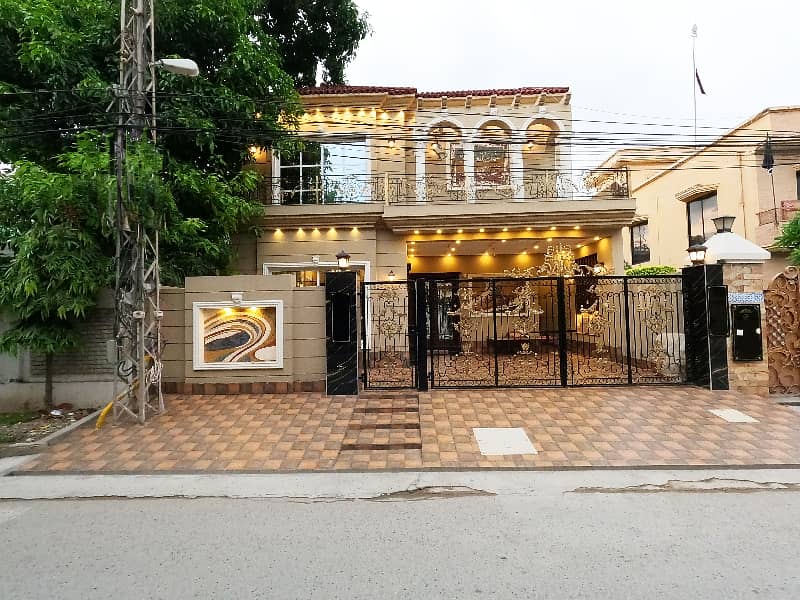 Johar Town Phase 1 - Block E1 House For Sale Sized 10 Marla 1