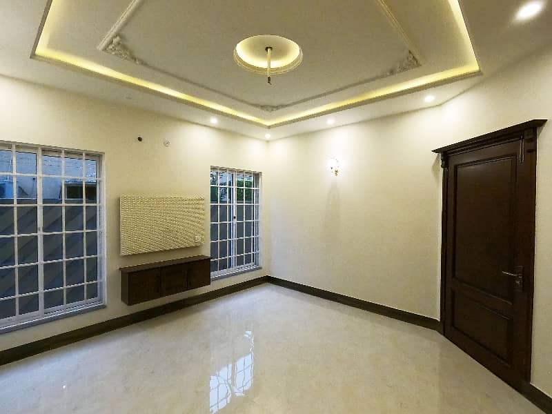 Johar Town Phase 1 - Block E1 House For Sale Sized 10 Marla 14