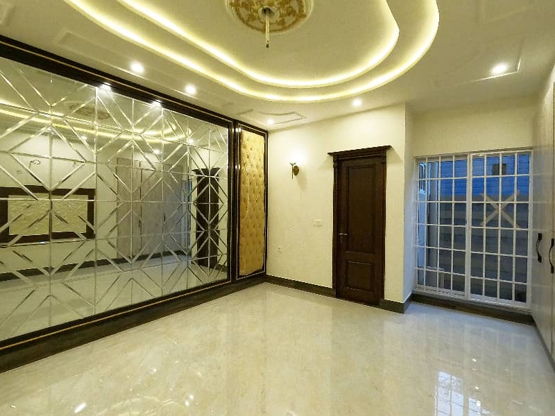 Johar Town Phase 1 - Block E1 House For Sale Sized 10 Marla 16