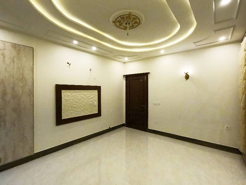 Johar Town Phase 1 - Block E1 House For Sale Sized 10 Marla 17