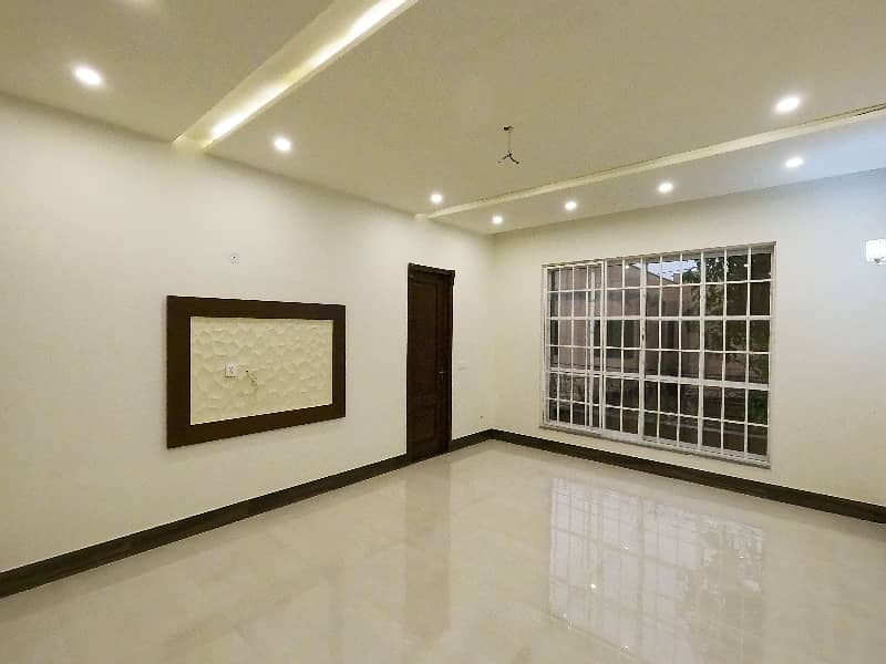 Johar Town Phase 1 - Block E1 House For Sale Sized 10 Marla 33