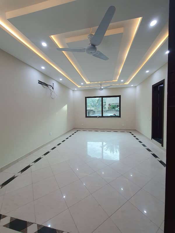 Majestic 2 Kanal House for Rent - 6 Bedrooms of Luxury 6