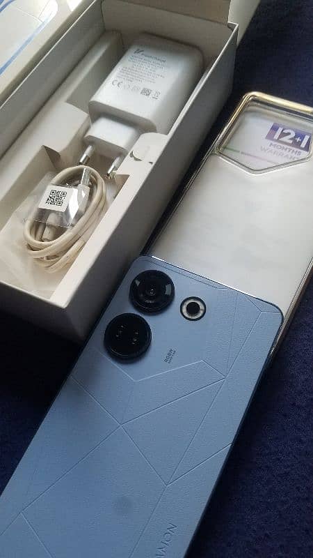 tecno camon 20 16GB 256 GB urgent sale price 32k final hai 9