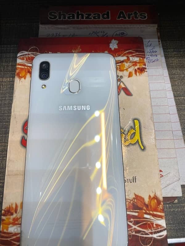 Samsung Galaxy A30 0