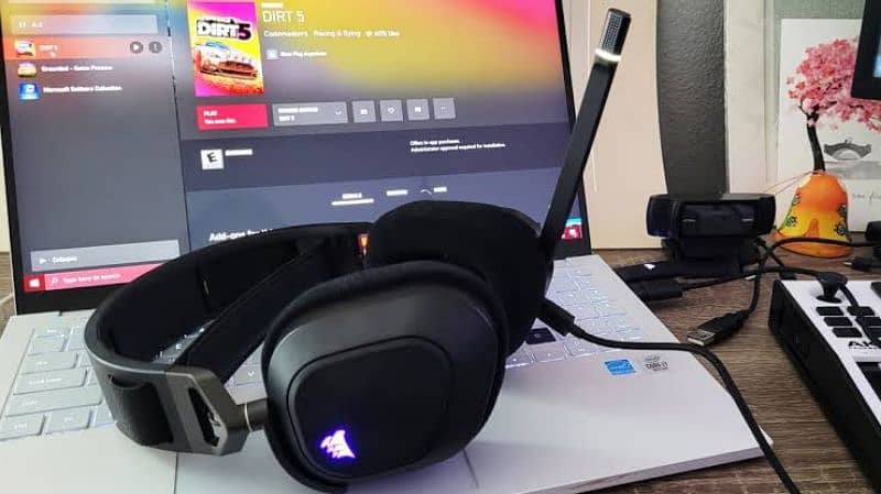 Corsair HS80 RGB WIRELESS premium gaming headset 1