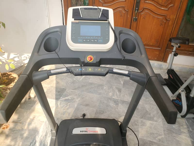 Royal fitness aircusion / auto incline /audio/screen imported machine 0