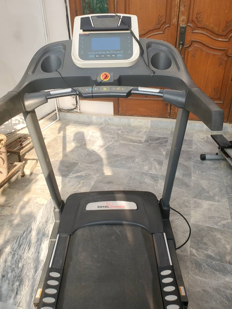 Royal fitness aircusion / auto incline /audio/screen imported machine 1