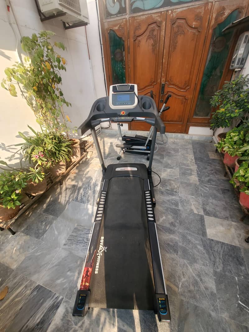 Royal fitness aircusion / auto incline /audio/screen imported machine 3