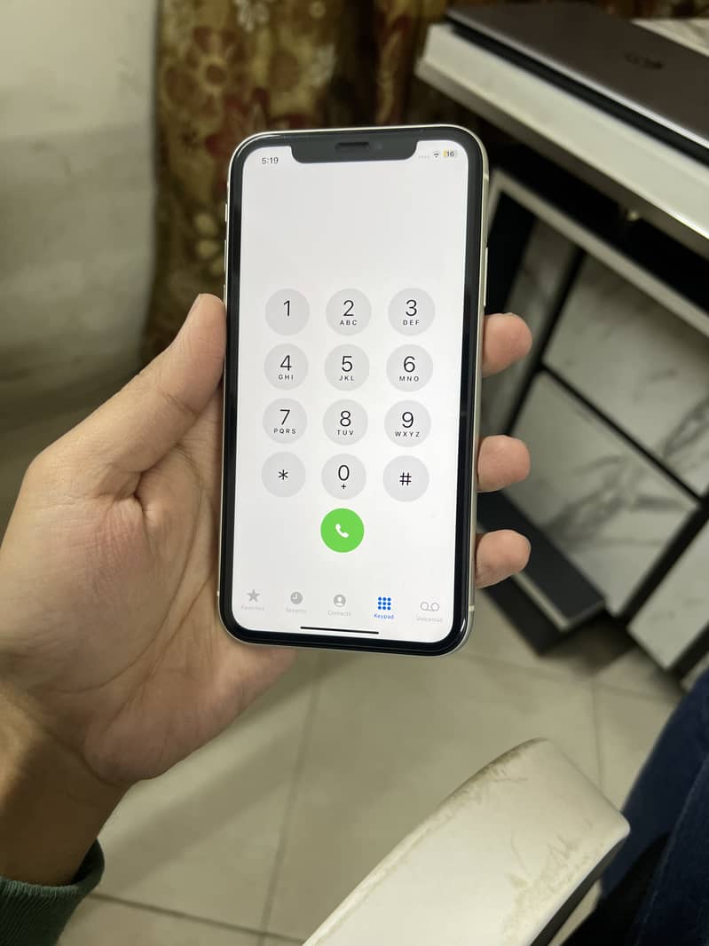 iPhone 11 64GB jv white colour 2