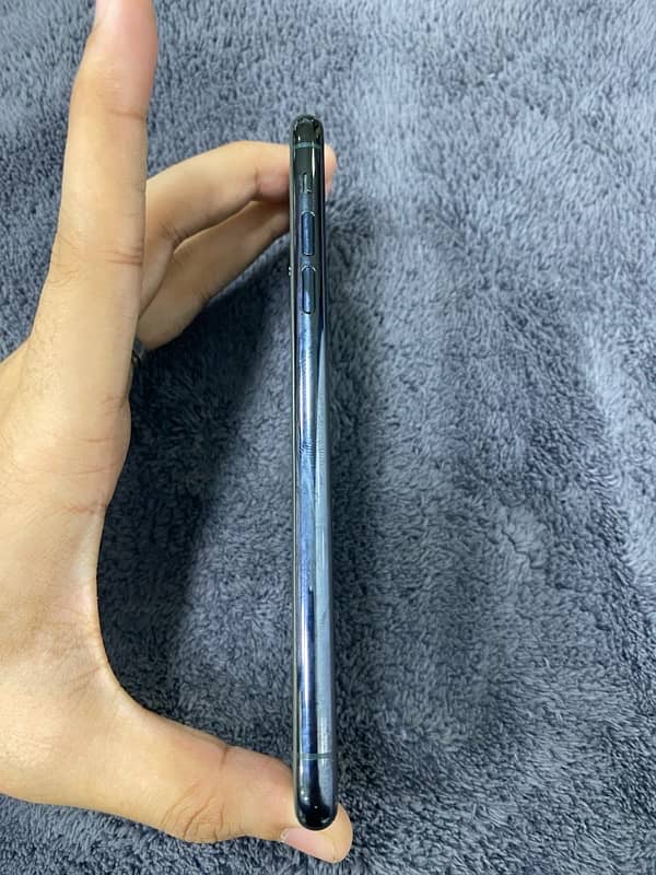 iphone 11 pro max LLA 256gb pta approved 3