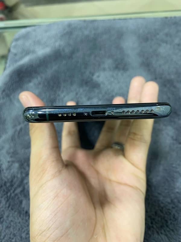 iphone 11 pro max LLA 256gb pta approved 4