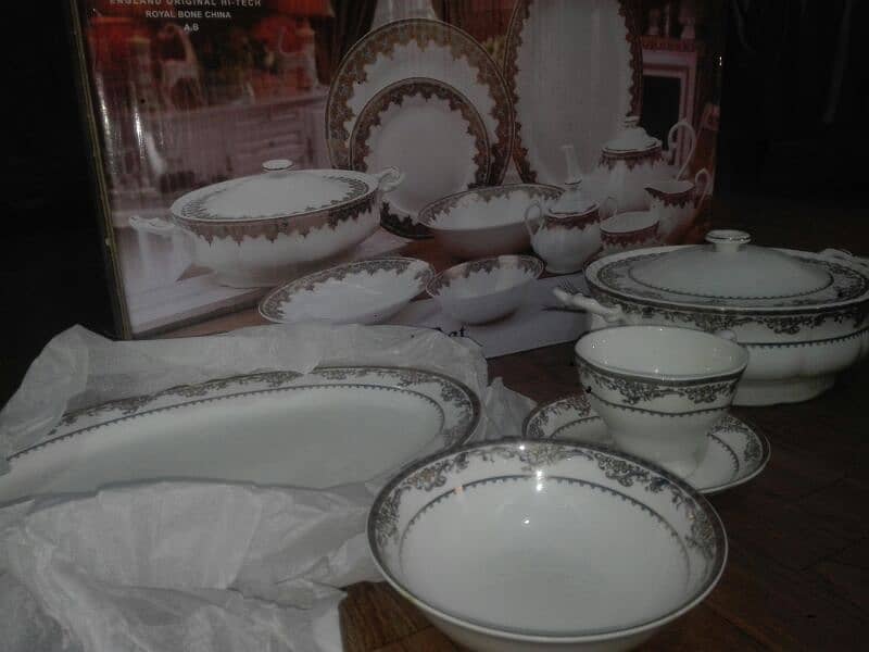 61 pcs dinner set (Bone China) original 4