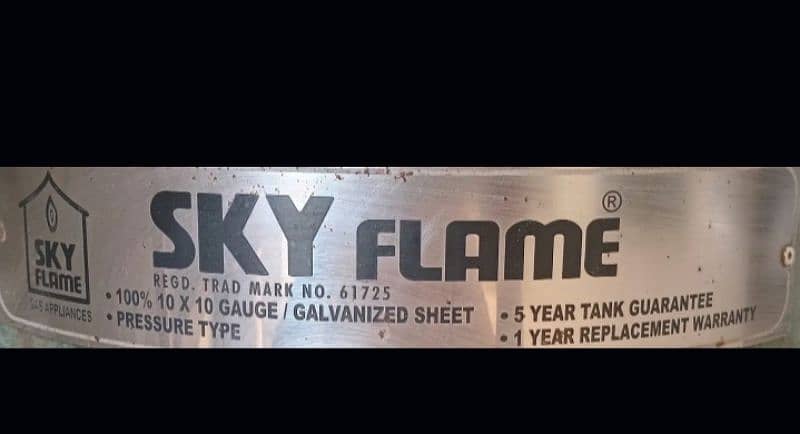 Sky Flame Geyser in Large Size, Very Good Condition, Sale Urgent 1