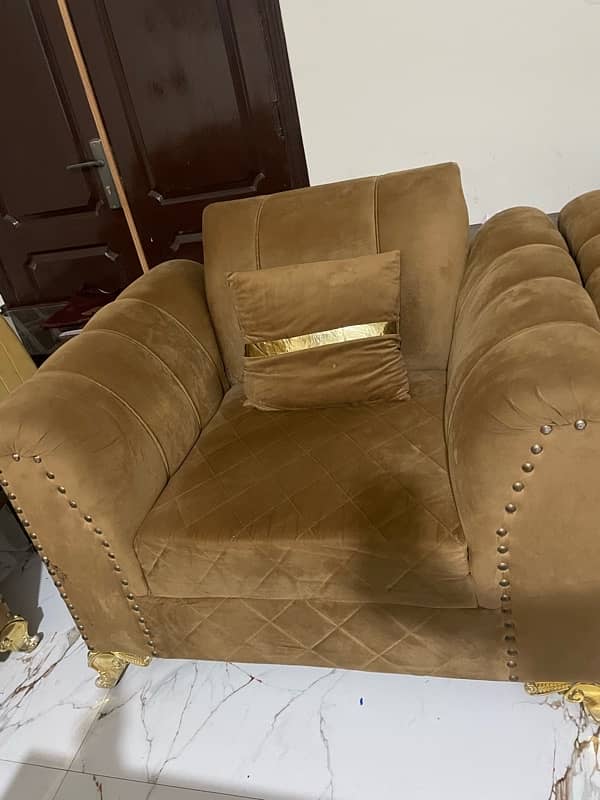 3+2+1 Two sets of sofa for urgent selling 3