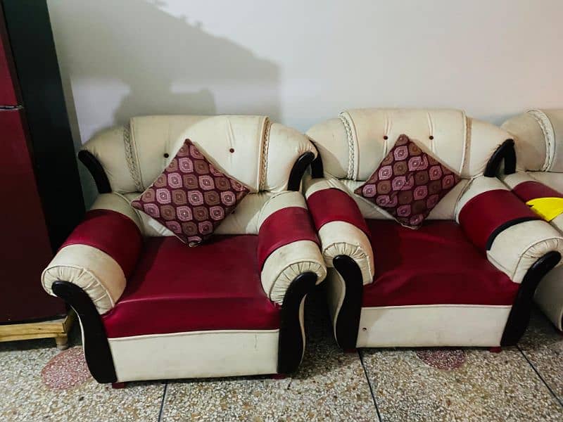 Good condition Leather sofa 0