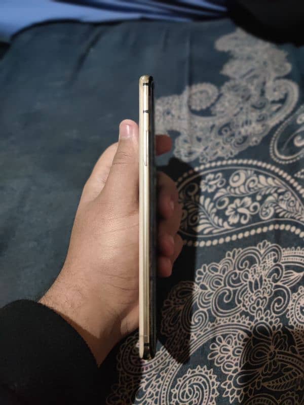 OnePlus 7Pro Golden 3