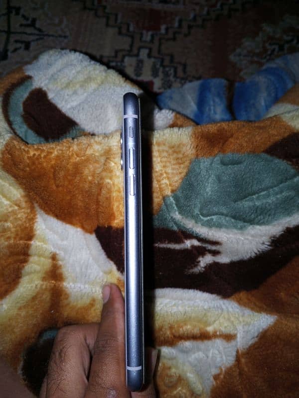 iphone 11 128 gb 10 by 10 condition hai 4