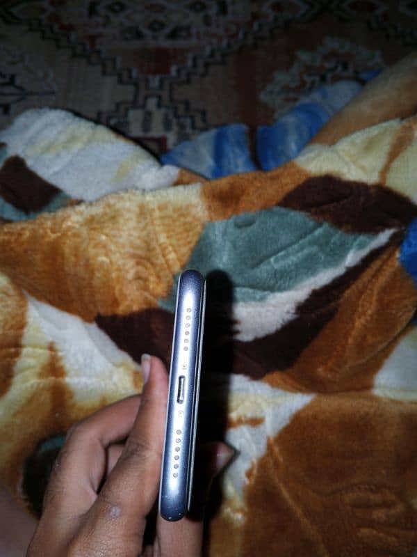 iphone 11 128 gb 10 by 10 condition hai 5