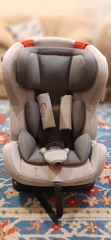 tinnies carseat in excellent condition 3