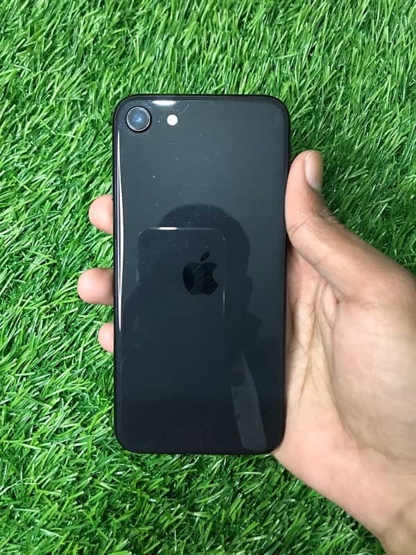 I phone se2020 2nd generation (64gb) non pta only sale 1