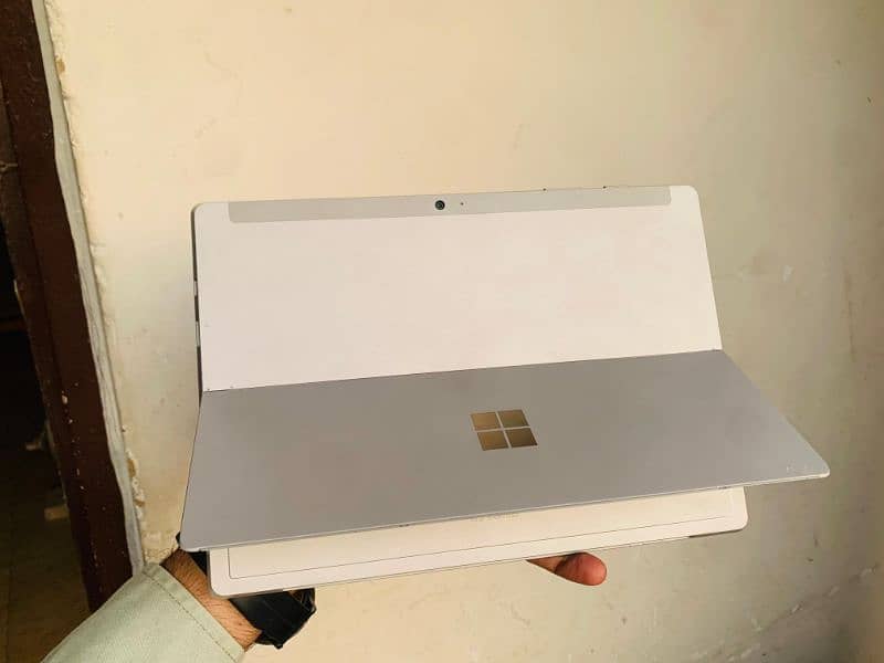 Microsoft Surface 128/4 3