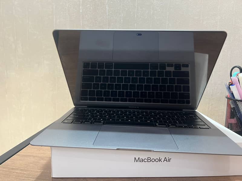 Macbook Air (M1) 13" Box pack 2