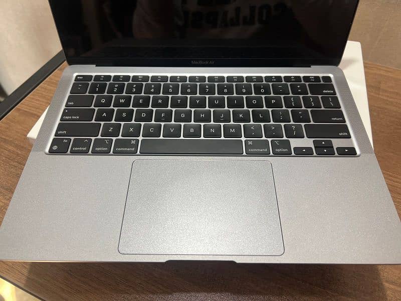 Macbook Air (M1) 13" Box pack 3