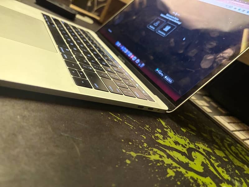 Macbook Pro 2016 with touchbar exchange possible 3