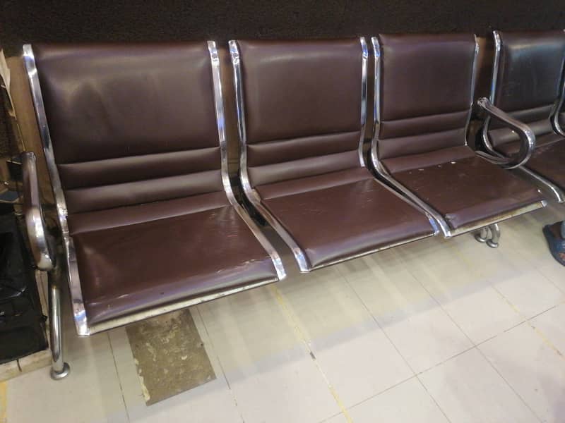 3x2 Salon waitng area chair 0