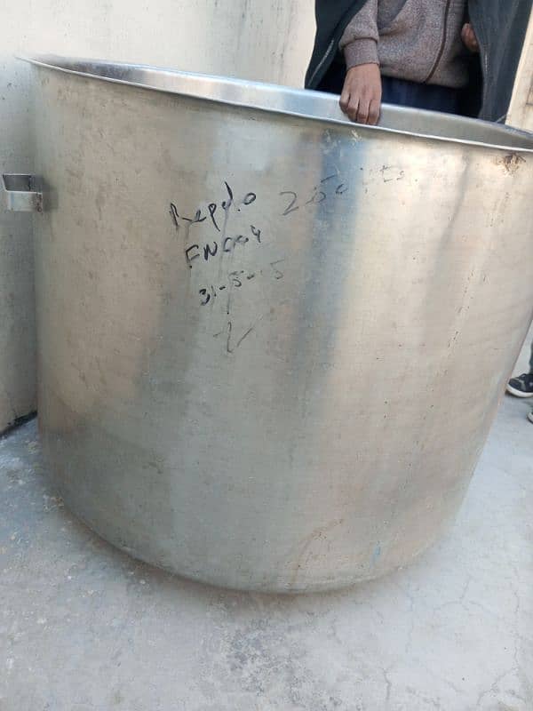 S. S (STAINLESS STEEL) TUB 200L 2