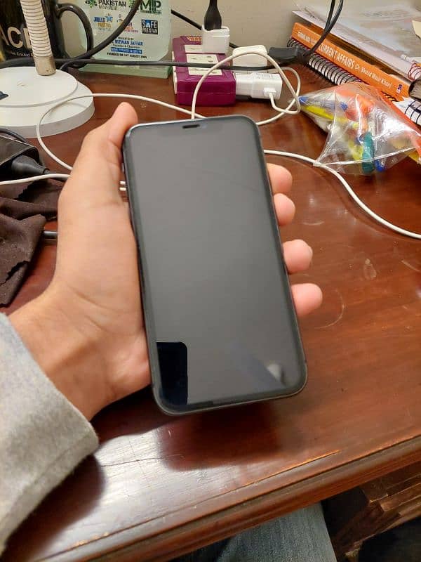 iPhone 11 64 GB JV - Black colour 1