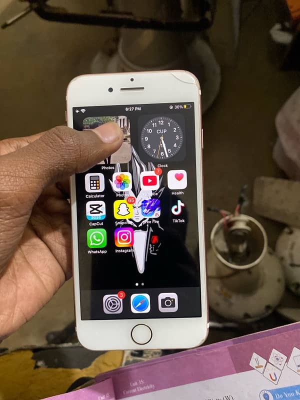 iPhone 7 non pta jv 32 gb  only content by WhatsApp number:03112877401 3