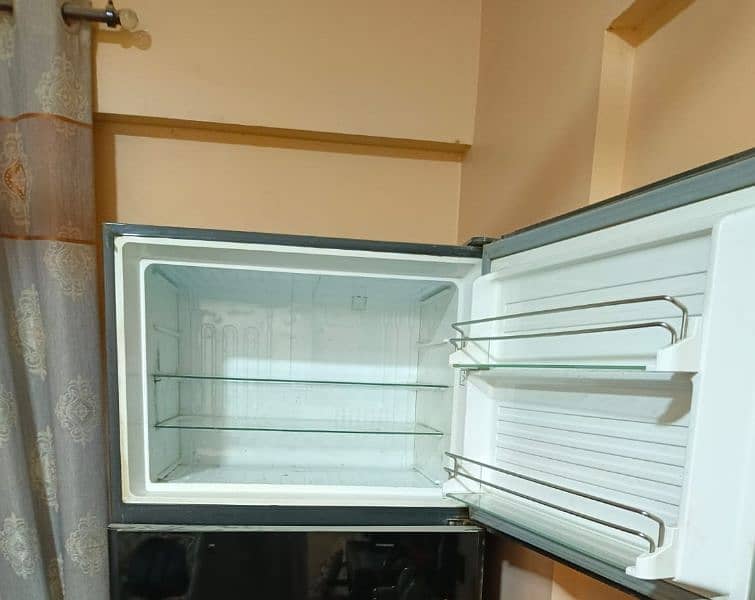 Dawlance 91996GD Inverter Fridge – Stylish & Spacious – 8/10 Condition 2