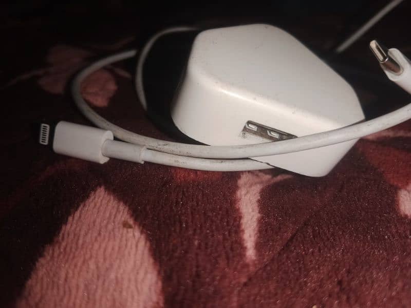 I phone adaptor and C to iPhone cable original 2