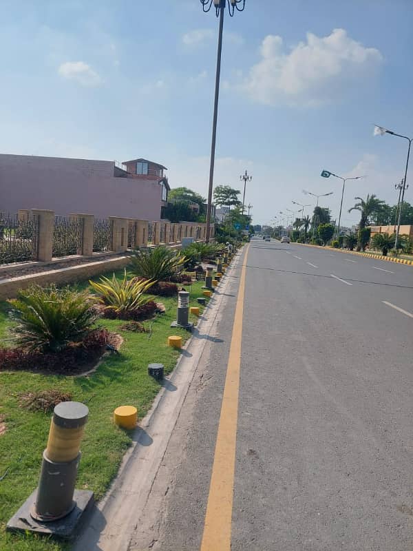 5 Marla on-ground ready to construct, near to 2nd entrance non paid plot is available for sale in crystal block of Park View City 0