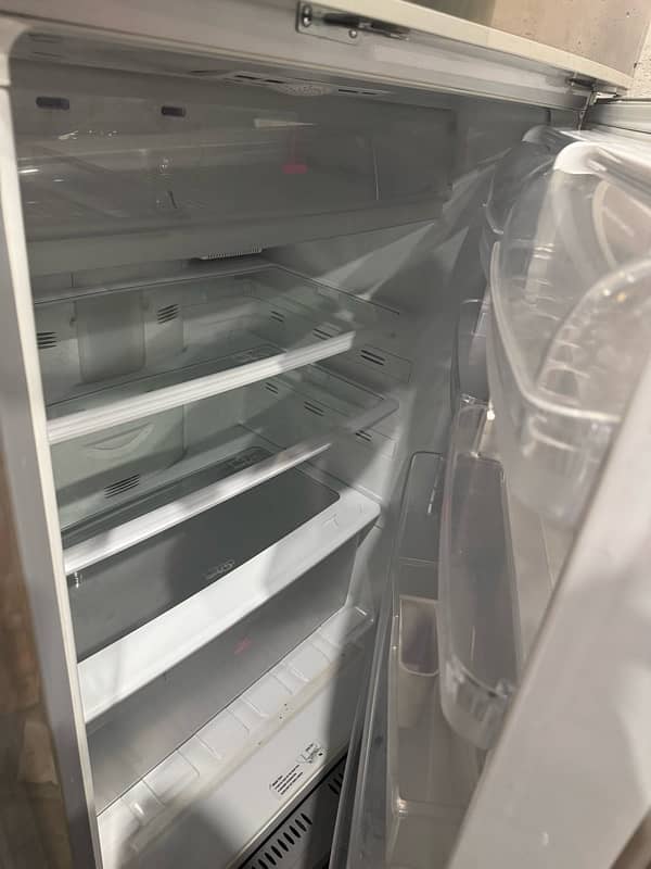 haier full size fridge 8/10 condition in chrome body for sale 3