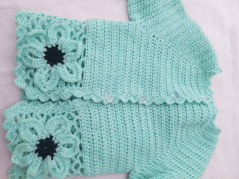 Crochet Baby Set کروشیہ کے ہاتھ سے بنے بچیوں کے سیٹ 2