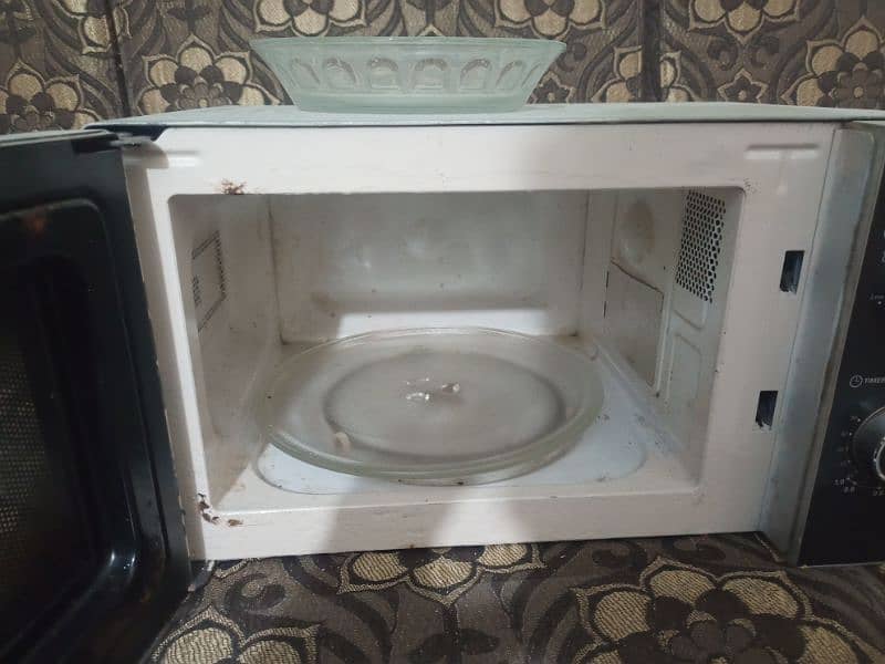 Dawlance Solo Microwave Oven 20 Litters Model DW MD7 2